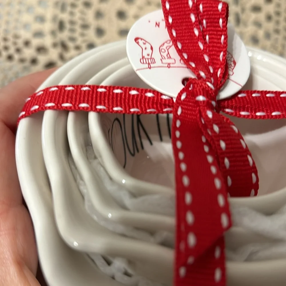 LAST SET! RAE DUNN CANDY CANE CHRISTMAS MEASURING CUPS - Picture 4 of 7
